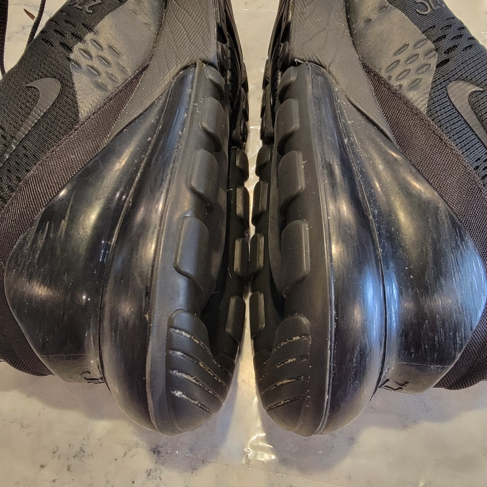Nike Air Max 270 Mens 11.5 Triple Black Running Shoes Sneakers AH8050-005 - Picture 9 of 16
